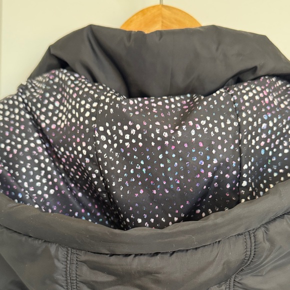 The North Face Women's Black Puffer Jacket - Picture 4 of 6